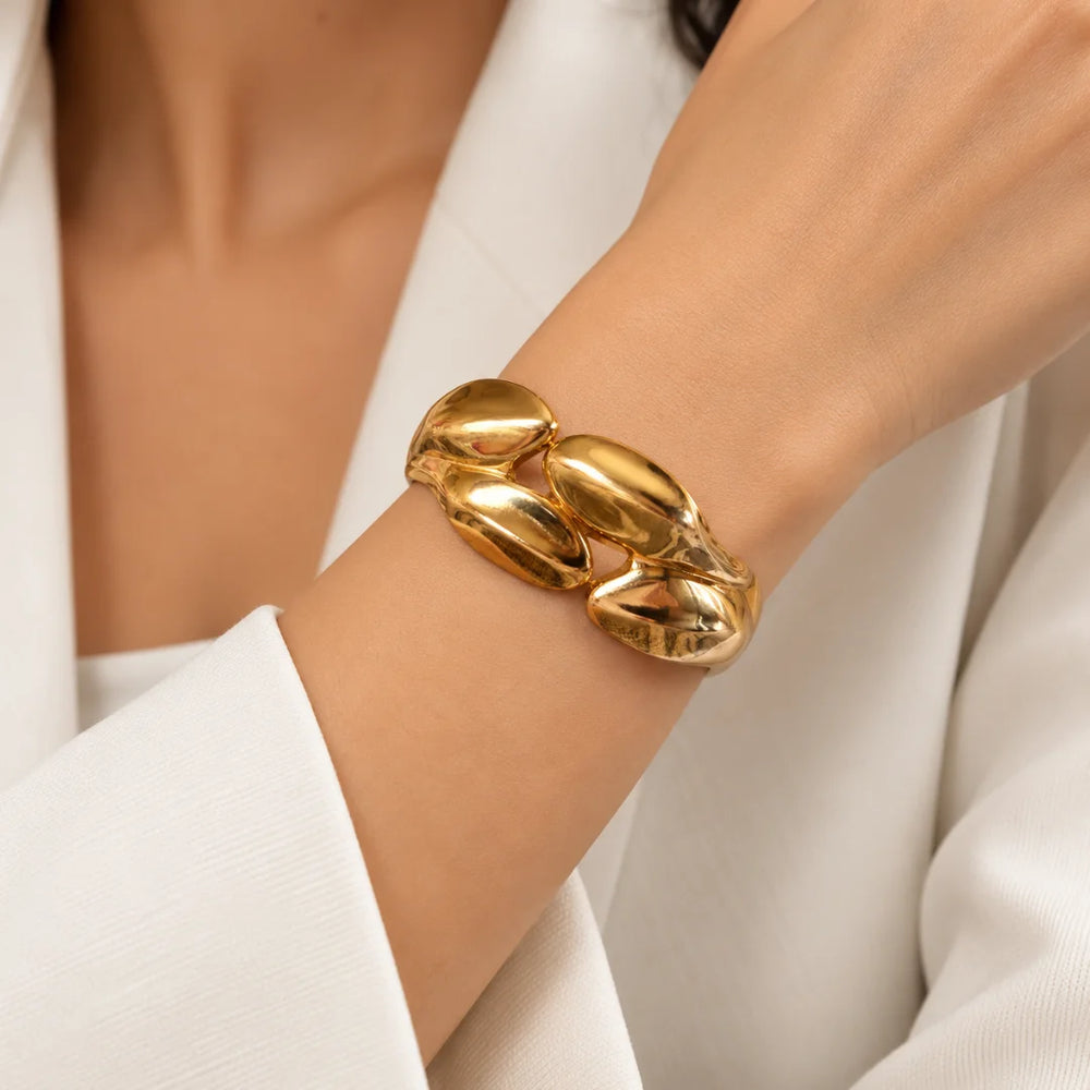 Serelle Sculptural hand bands