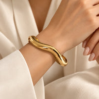 Virelle Fluid Curve hand bands